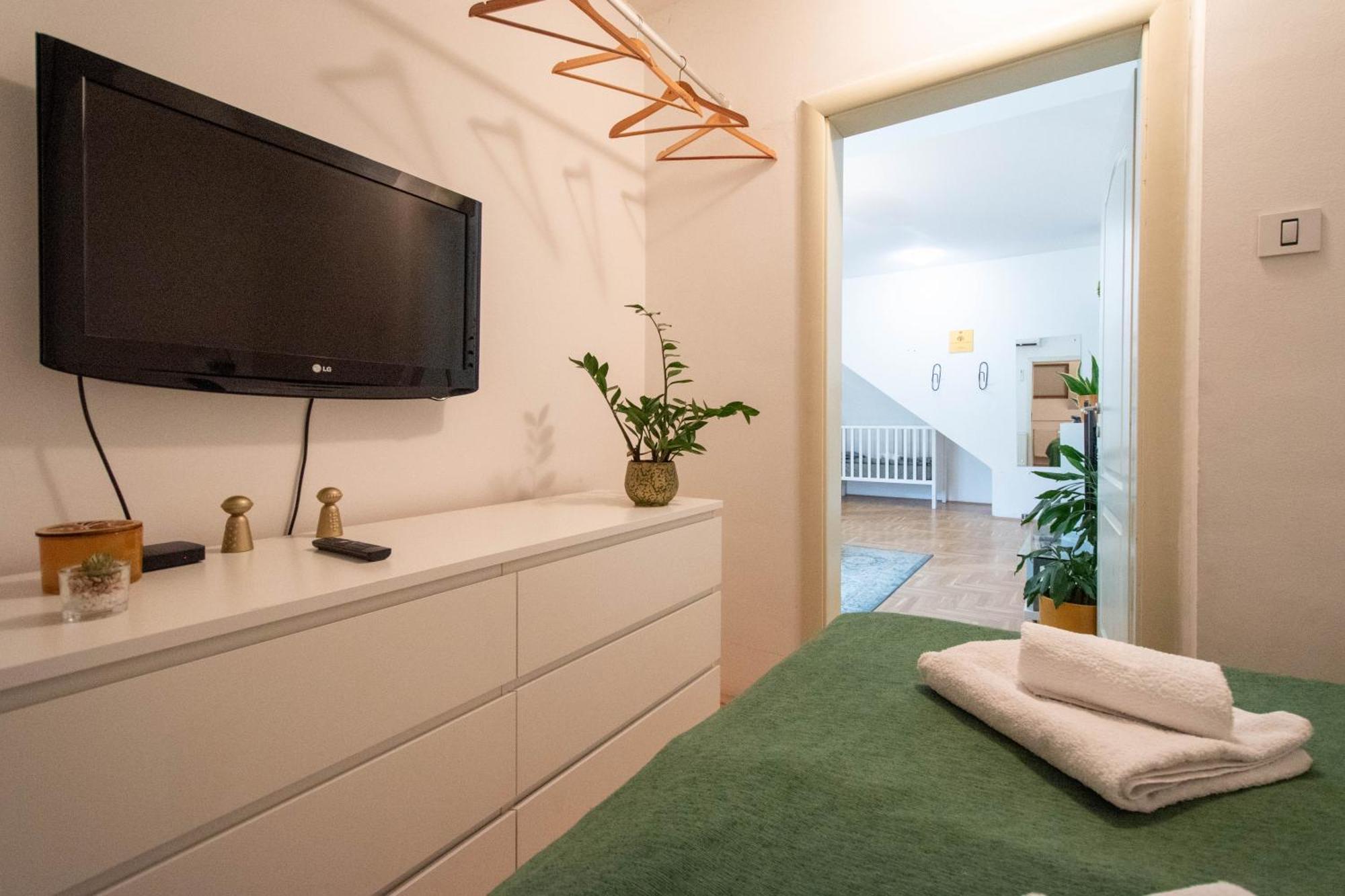 Spacious 1-Bedroom Apartment Novi Sad Exteriör bild